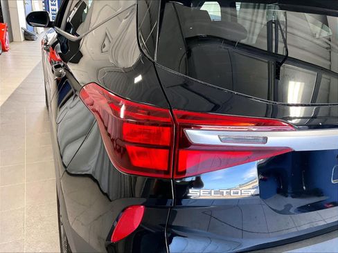 Used 2023 Kia Seltos LX image 32