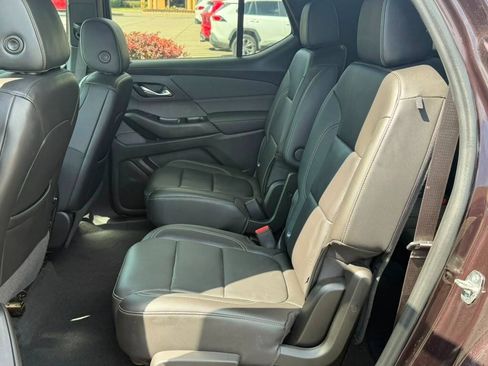 Used 2023 Chevrolet Traverse LT w/ LT Premium Package AWD/4WD image 9