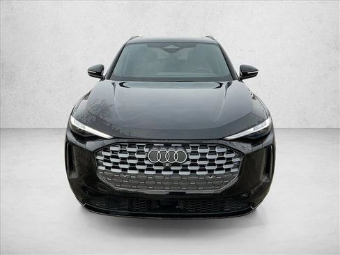 Used 2025 Audi Q5 Premium Plus w/ Premium Plus image 2