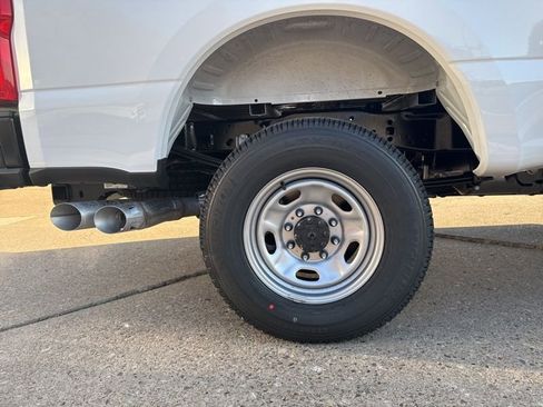 New 2025 Ford F250 XL w/ FX4 Off-Road Package image 9