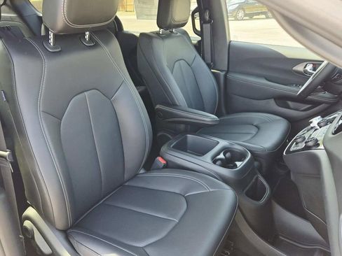 New 2026 Chrysler Voyager LX image 19