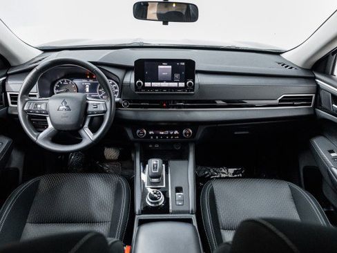 Used 2022 Mitsubishi Outlander ES image 29