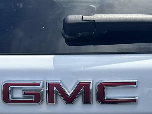 Used 2024 GMC Terrain SLE FWD image 29
