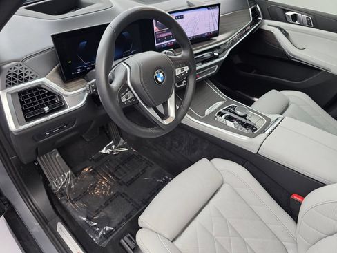 Used 2024 BMW X5 xDrive40i w/ Parking Assistance Package AWD/4WD image 11
