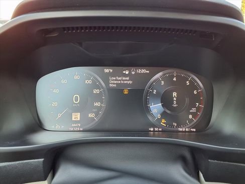 Used 2021 Volvo XC40 T4 Momentum w/ Protection Package Premier image 30