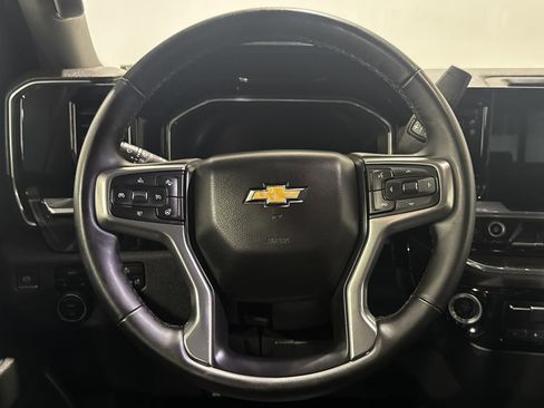 Used 2023 Chevrolet Silverado 1500 LT w/ Convenience Package II image 4