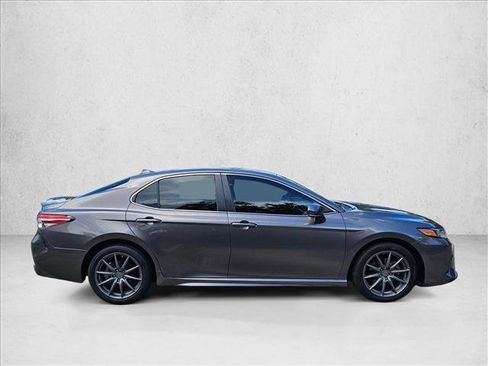 Used 2019 Toyota Camry SE w/ Convenience Package FWD image 4