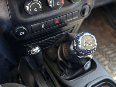Used 2017 Jeep Wrangler Sport AWD/4WD image 16