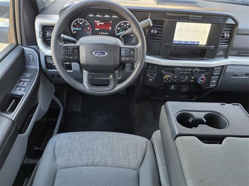 Used 2025 Ford F250 XLT image 11