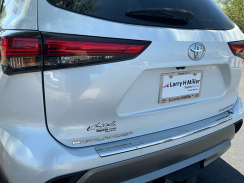 Used 2022 Toyota Highlander Platinum FWD image 24