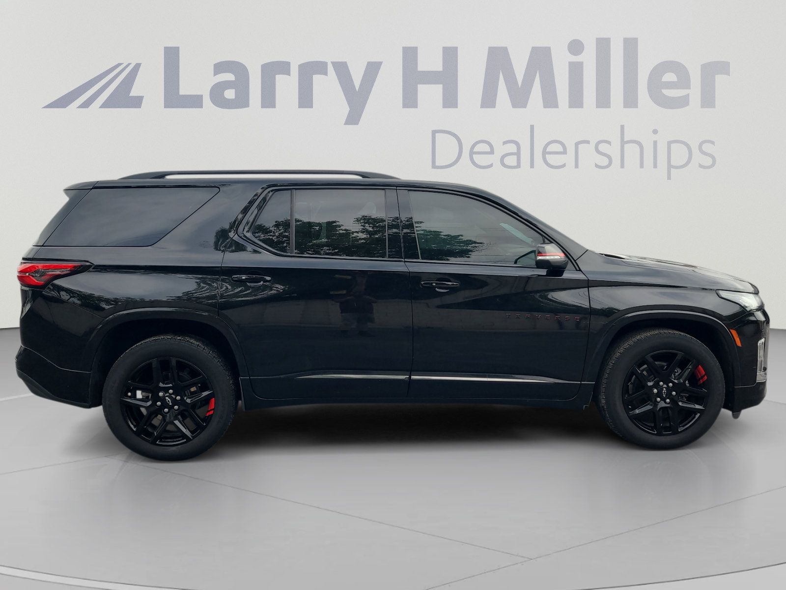Used 2023 Chevrolet Traverse Premier w/ Redline Edition AWD/4WD image 6