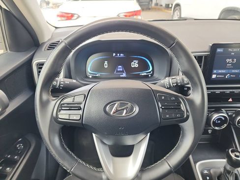 Used 2024 Hyundai Venue SEL FWD image 17