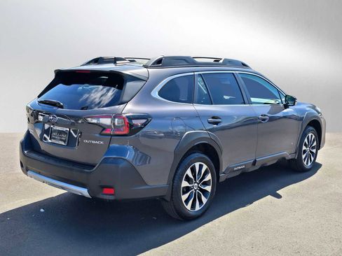 Used 2023 Subaru Outback Limited AWD/4WD image 3