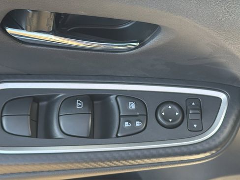 New 2025 Nissan Versa SR w/ Trunk Package image 18