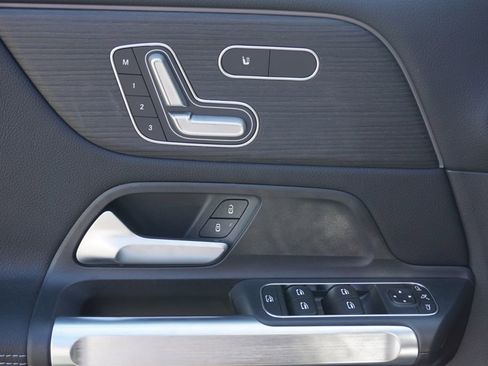 New 2025 Mercedes-Benz GLB 250 4MATIC image 23