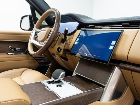 Used 2025 Land Rover Range Rover SE AWD/4WD image 25