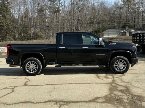 Used 2024 Chevrolet Silverado 2500 LTZ w/ LTZ Plus Package AWD/4WD image 2