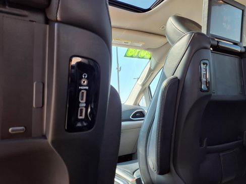 Used 2018 Chrysler Pacifica Limited w/ Tire & Wheel Group image 30