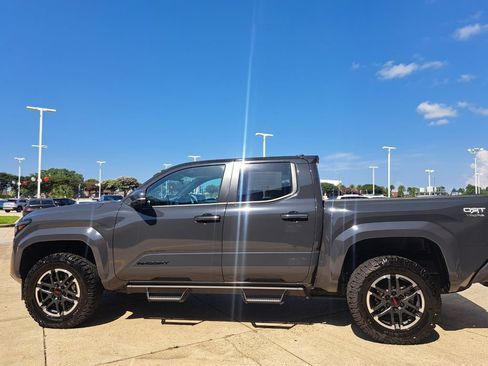 Used 2025 Toyota Tacoma TRD Sport w/ TRD Sport Upgrade Package AWD/4WD image 8