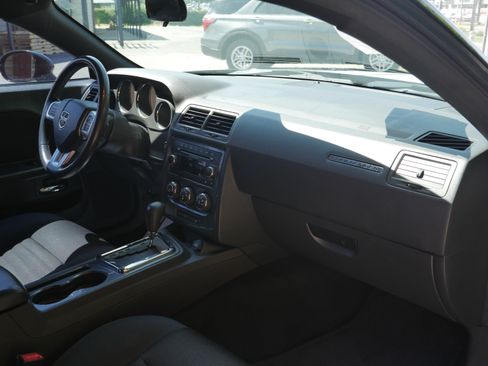 Used 2013 Dodge Challenger SXT RWD image 18