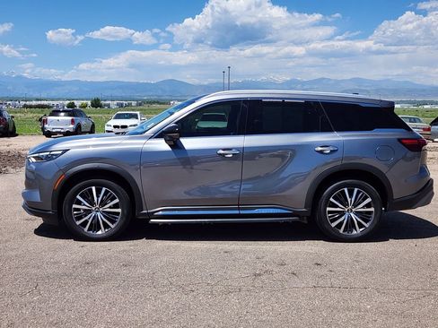 Used 2023 INFINITI QX60 Sensory w/ Vision Package AWD/4WD image 2