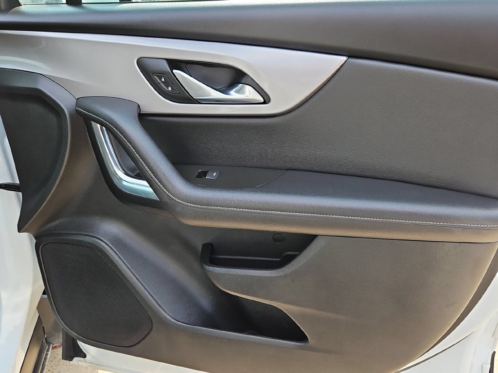 Used 2025 Chevrolet Blazer LT FWD image 30