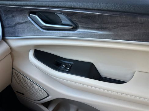 Used 2022 Jeep Grand Cherokee L Limited image 38