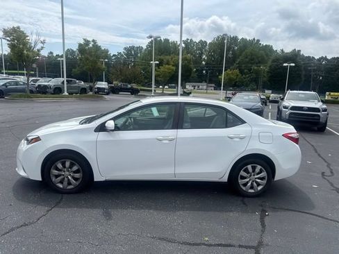 Used 2015 Toyota Corolla LE FWD image 2