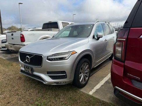 Used 2017 Volvo XC90 T6 Momentum w/ Vision Package image 2