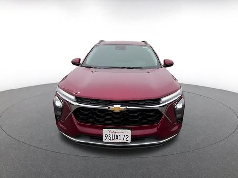 Used 2025 Chevrolet Trax LT w/ LT Convenience Package image 4