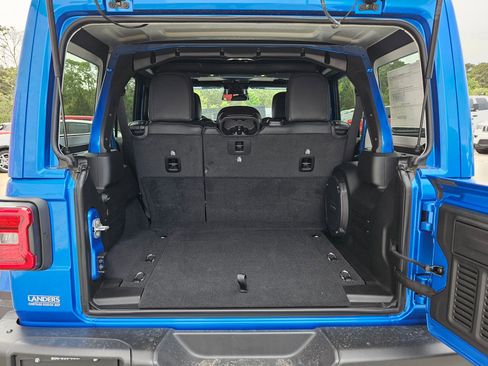 New 2026 Jeep Wrangler Unlimited Rubicon AWD/4WD image 26