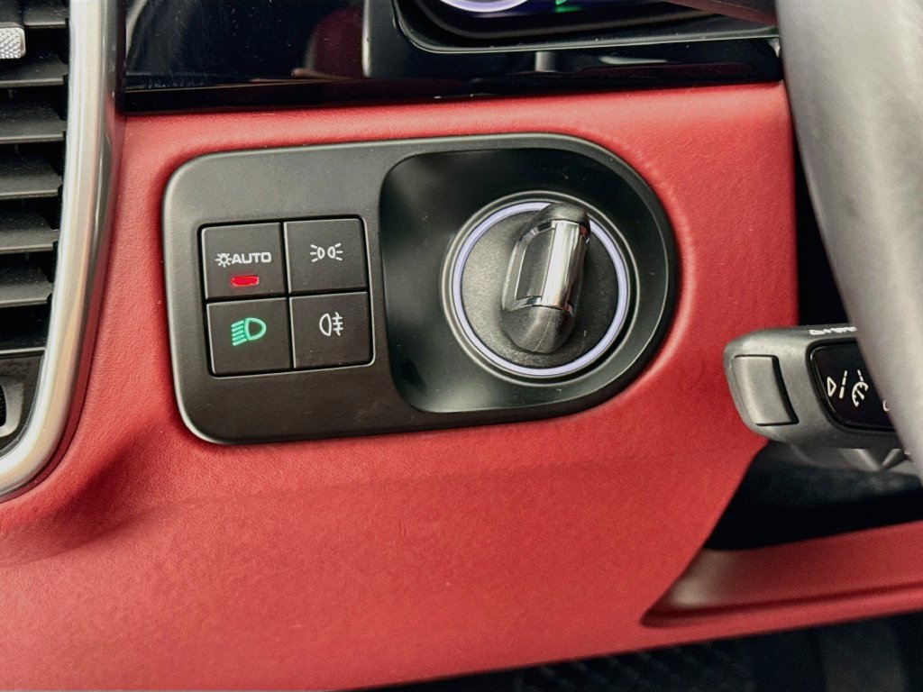 Certified 2023 Porsche Cayenne AWD/4WD image 13