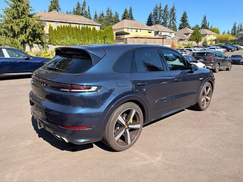 Used 2024 Porsche Cayenne S AWD/4WD image 4