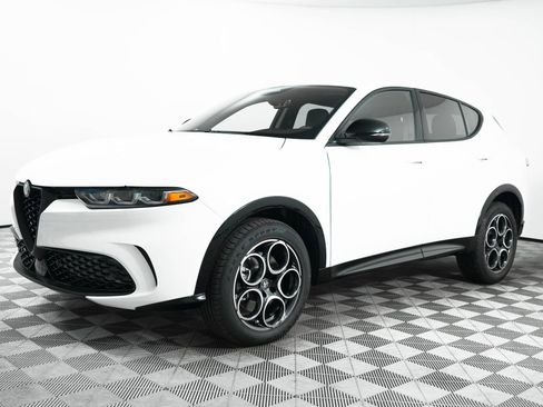 New 2025 Alfa Romeo Tonale AWD/4WD image 3