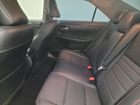 Used 2017 Toyota Camry SE image 18