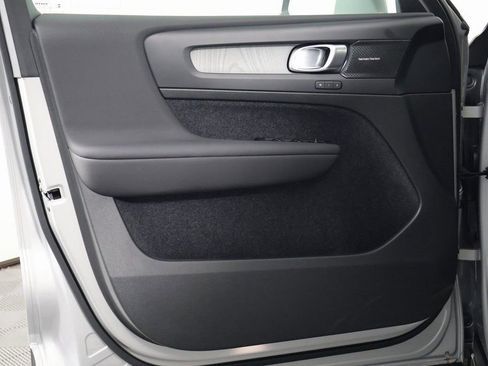 Used 2025 Volvo XC40 B5 Ultra w/ Climate Package image 12