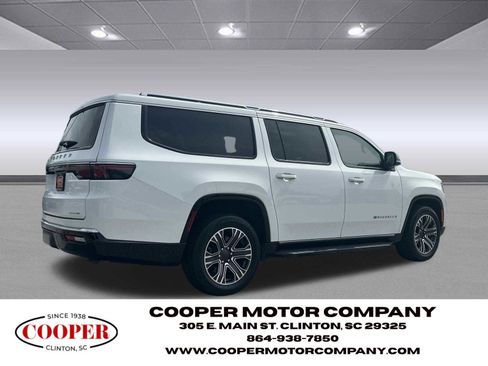 Used 2024 Jeep Wagoneer L Series II w/ Flexible Seating Group RWD image 5