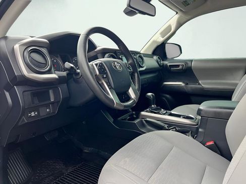 Used 2019 Toyota Tacoma SR5 image 2