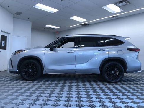 Certified 2025 Toyota Highlander XSE AWD/4WD image 11