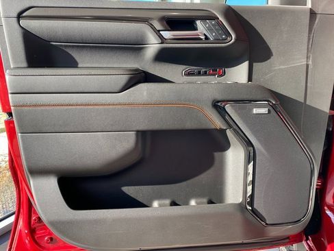 Used 2025 GMC Sierra 1500 AT4 w/ AT4 Premium Package image 8