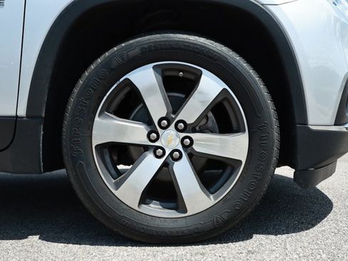 Used 2019 Chevrolet Traverse LT w/ LT Premium Package FWD image 5