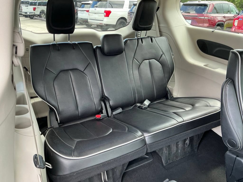 Used 2023 Chrysler Pacifica Limited FWD image 21