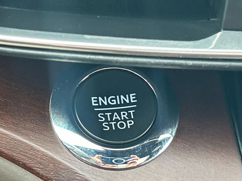 Used 2024 Ford Explorer King Ranch w/ Technology Package image 33