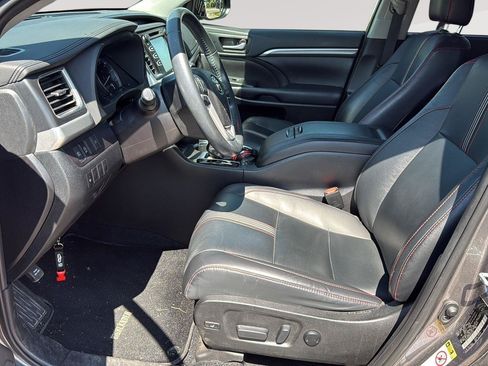 Used 2019 Toyota Highlander SE AWD/4WD image 8