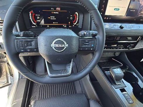 New 2026 Nissan Rogue Platinum AWD/4WD image 18