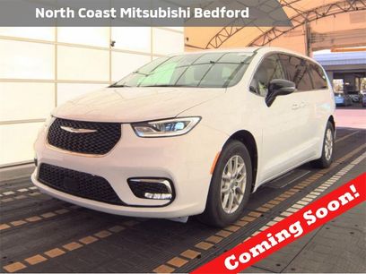 Used 2024 Chrysler Pacifica Touring-L