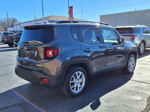 Used 2021 Jeep Renegade Latitude image 2