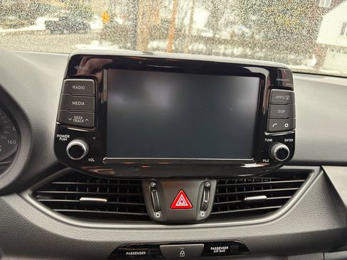 Used 2018 Hyundai Elantra GT image 33