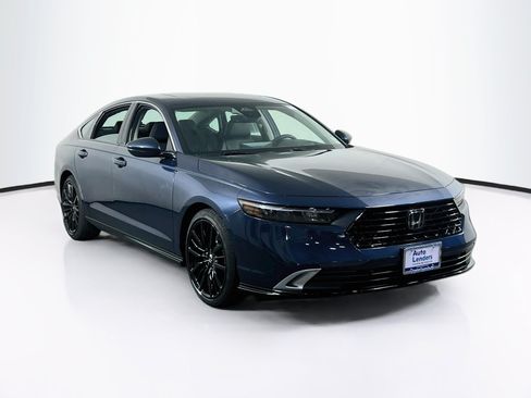 Used 2023 Honda Accord Touring image 3