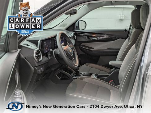 Used 2025 Chevrolet TrailBlazer LT AWD/4WD image 3